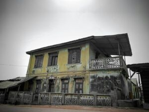 Att bygga ut ett gammalt hus.