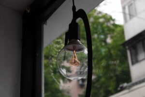 Glödlampa på balkongen