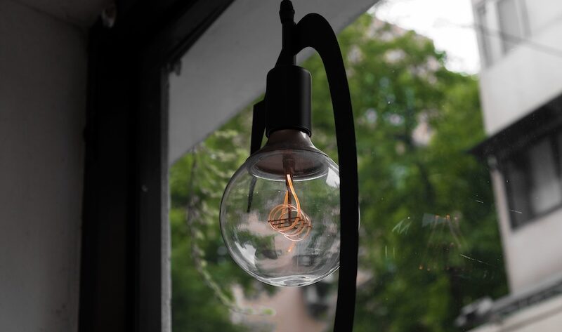 Glödlampa på balkongen